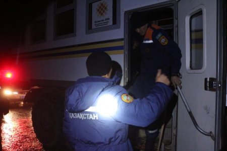 Автобус жолаушыларымен далада қалып қойған
