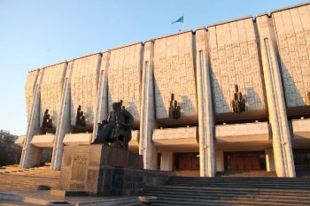 Сәбит Әбдіхалықов Әуезов театрының директоры болды