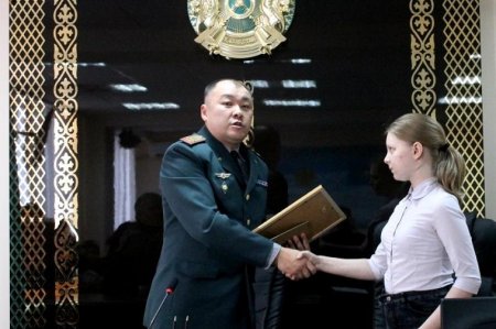 Өрттен 2 сіңлісін құтқарған жасөспірім марапатталды