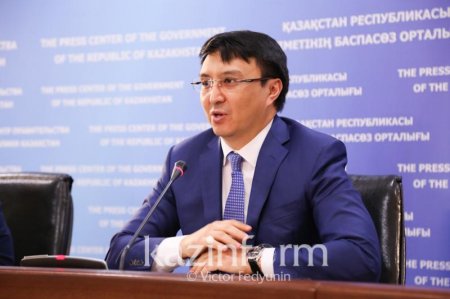 Әрбір балаға 21 мың теңге төлеу үшін заңнамаға өзгеріс енгізу керек - депутат Әлтаев