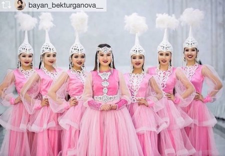 Қазақша стильдегі дефиле