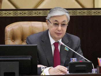 ҚАСЫМ-ЖОМАРТ ТОҚАЕВ ҮШТІЛДІЛІК БАҒДАРЛАМАСЫНА ҚАТЫСТЫ ПІКІРІН БІЛДІРДІ