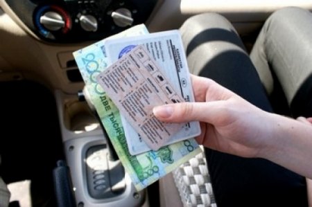 Қызылордалық полицей пара берген көлік жүргізушісін ұстап берді