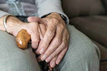 Пошташы зейнеткерлердің ақшасын қалтасына басқан
