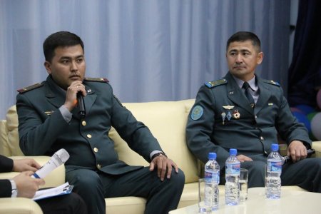 Оқушылар қорғаныс саласының мамандарымен кездесті