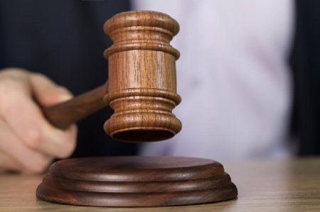 Параны банк карточкасына аударуды талап еткен полицей жазаланды
