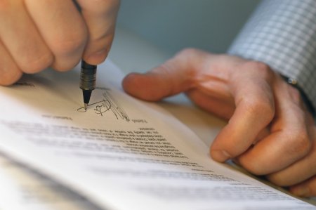 Бөгде адамдардың атынан несие алған алаяқ іздестіріліп жатыр