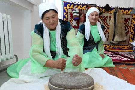 Сингапурлық қонақ «Батыр аналармен» кездесті
