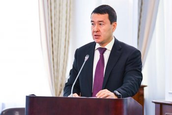 Әлихан Смайылов азаматтардың несиесін өтеу туралы Президент Жарлығын түсіндірді