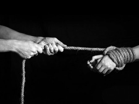 Адам саудасы алаңдатады