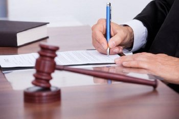 Шенеунік пара алғаны үшін 4,5 млн теңге айыппұл төлейді