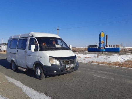 Қазалылық жүргізуші тұрғындарды тегін тасымалдауда