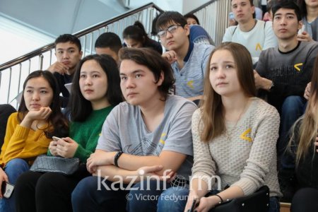 Студенттерге волонтерлік қызметтің әр сағаты үшін мың теңгеден төленеді